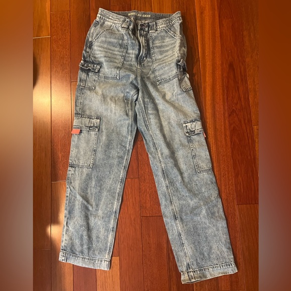 American Eagle Stretch Super High-Waisted Cargo Baggy Wide-Leg Jean - Picture 1 of 2